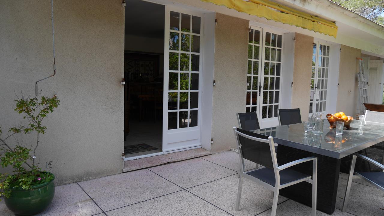 La Maison Blanche Bed & Breakfast Saint Aygulf Exterior photo
